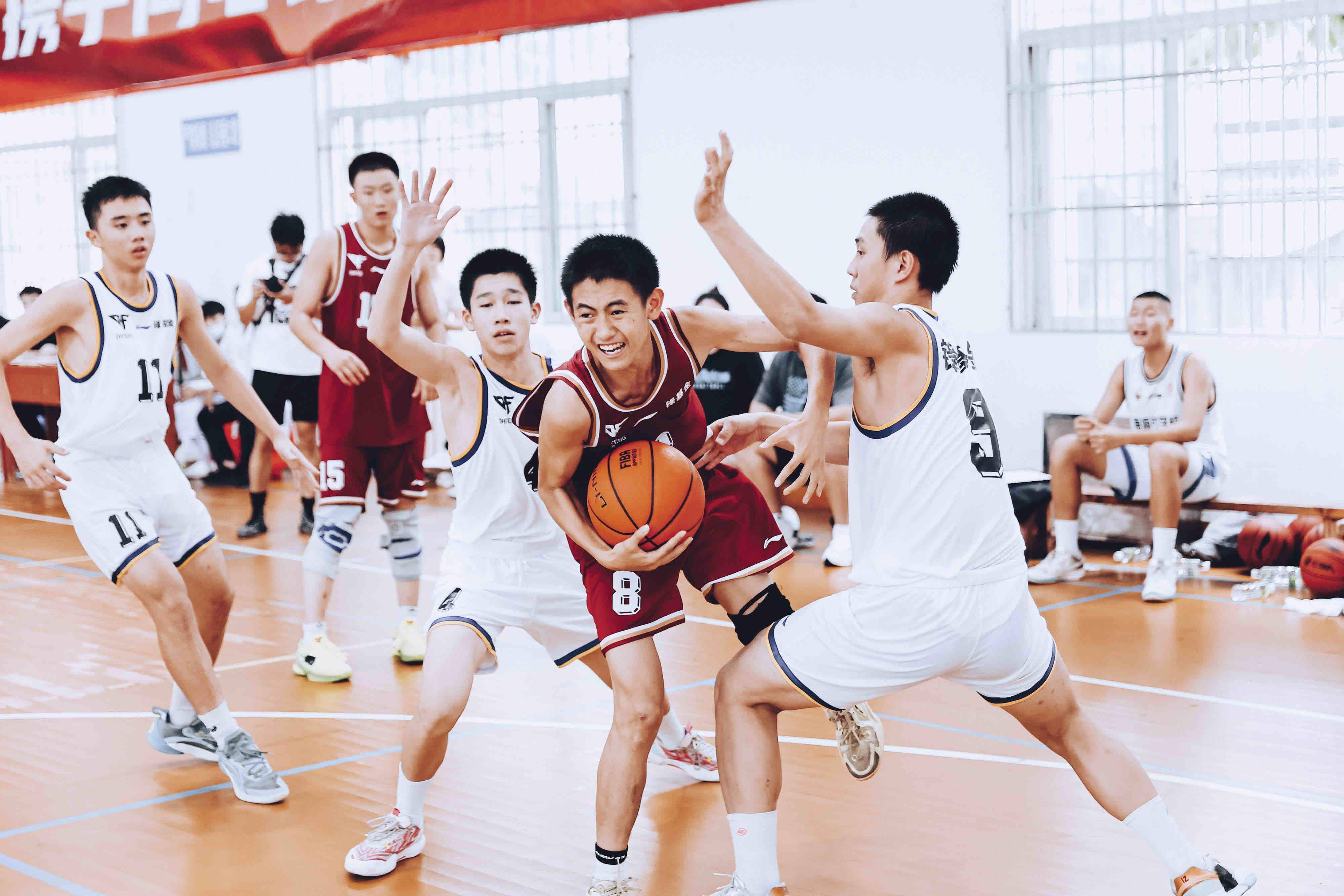 关于青少年“篮球+科技”融合创新秀在成都精彩亮相的信息