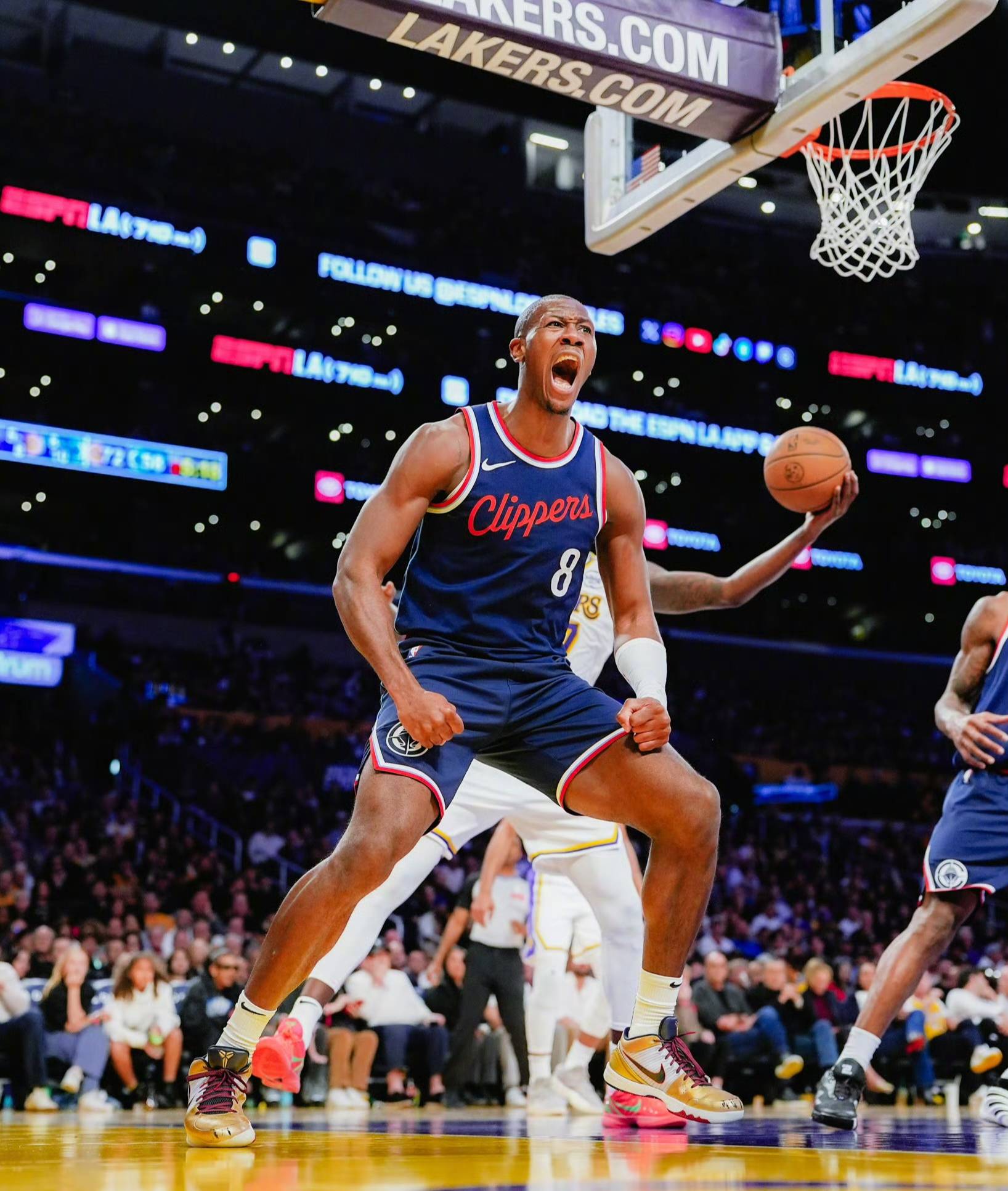 开云网页版-&quot;快船迎难而上，冲刺季后赛&quot;